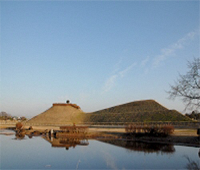 鉄剣出土　稲荷山古墳